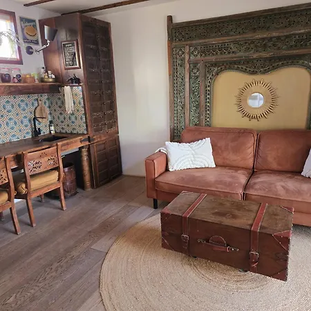 Гостевой дом House Boat With Waterfront Terrace