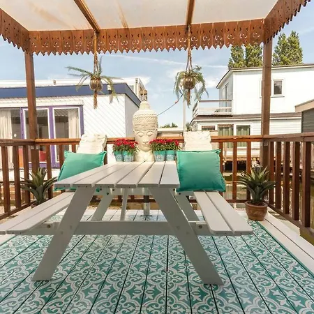 Guest house Casa Karen - Houseboat With Private Terrace Amsterdam