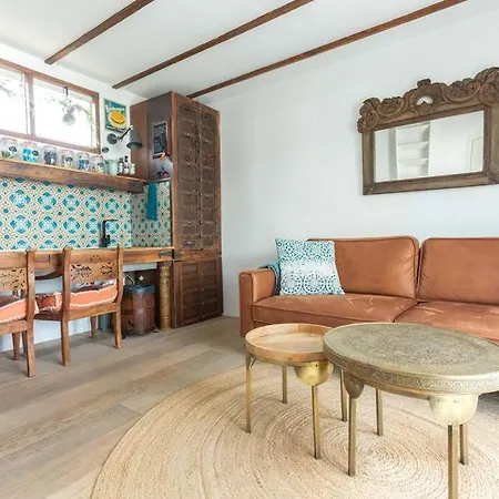 Tatil Evi Casa Karen - Houseboat With Private Terrace Amsterdam