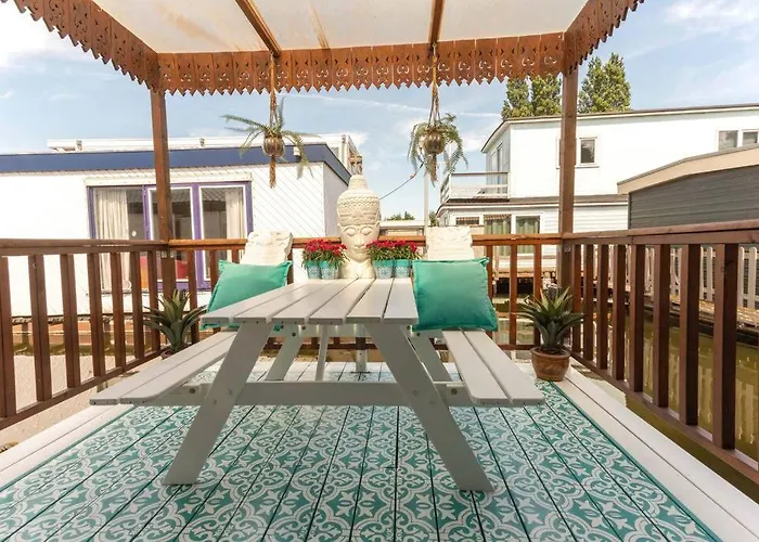 Guest house Casa Karen - Houseboat With Private Terrace Amsterdam