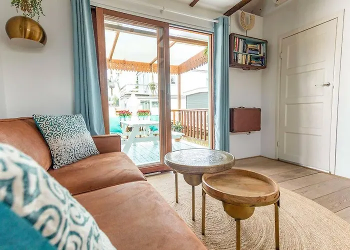 Guest house Casa Karen - Houseboat With Private Terrace 3*