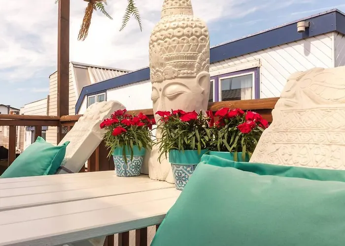 Guest house Casa Karen - Houseboat With Private Terrace