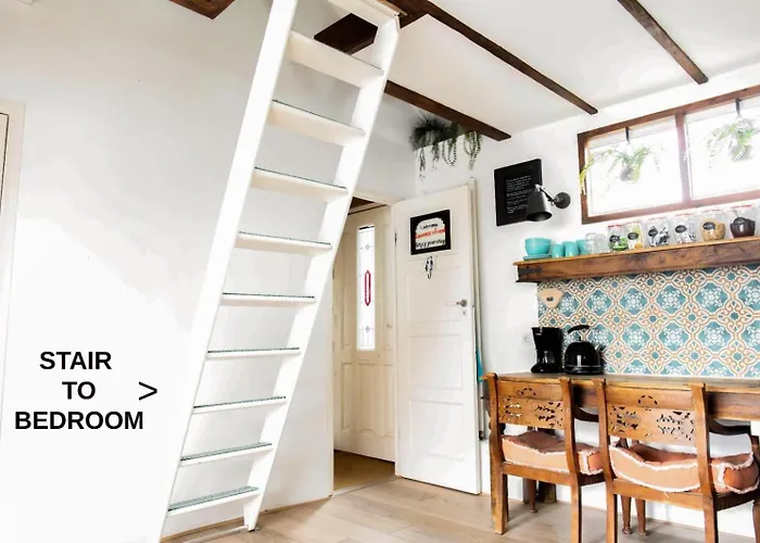 Guest house Casa Karen - Houseboat With Private Terrace Amsterdam